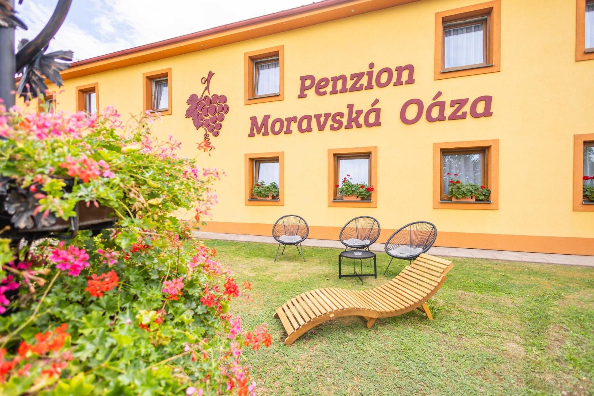 Penzion Moravska Oaza Вальтице Экстерьер фото